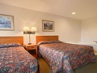 Super 8 By Wyndham Bedford Hotel Room photo